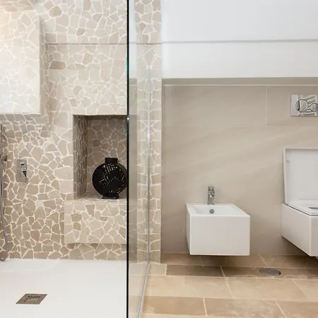 Lamia Petricore 펜션 *